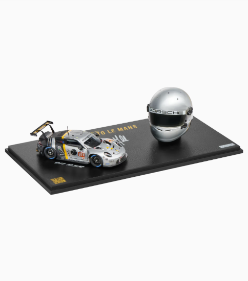 Picture of Porsche 911 RSR and Michael Fassbender Helmet 1:43 – Limited Edition